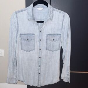 Relaxed fit, Light colored denim shirt